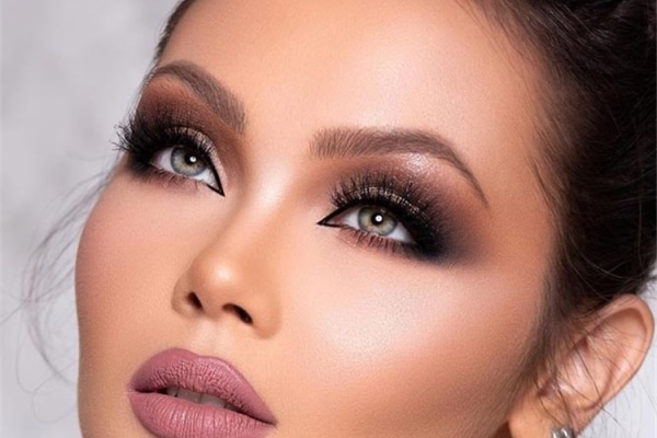 How To Perfect The Smokey Eye Makeup For All Eye Colors