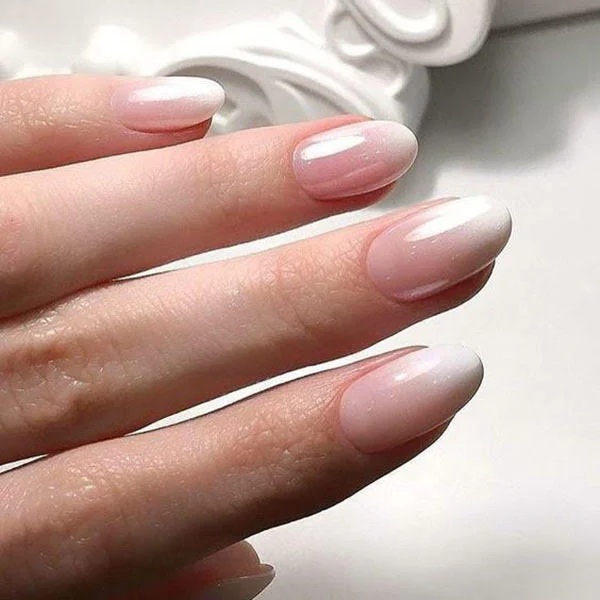 Natural Ombre Round Nails