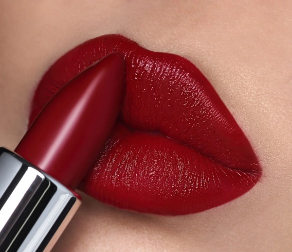 Discover the Secrets of Wearing Red Lipstick for Every Occasion