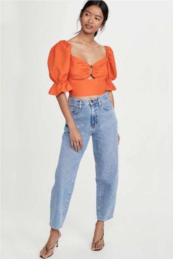 Orange t-shirt with high-waisted jeans outfit