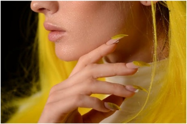 10 Stunning Yellow Nail Designs to Complete Your Yellow Outfit