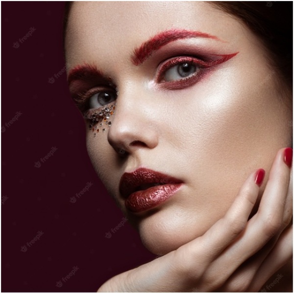 A Stunning Makeup Look for Red Outfits ‍