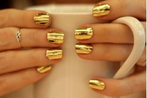 Gold Nails with a Yellow Dress