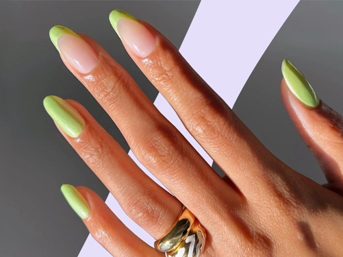 Green Nails with a Yellow Dress