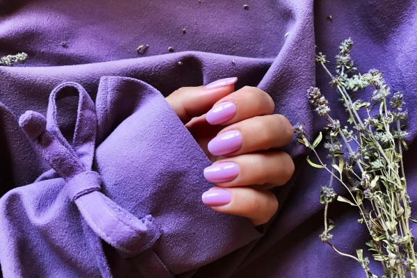 How to Match Nails Color with Purple Dress