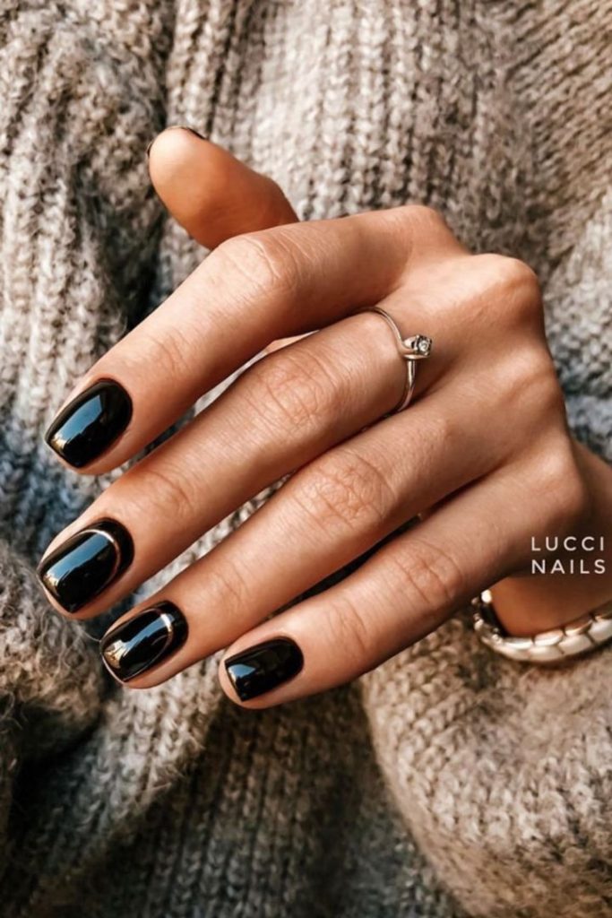 Short black nails for everyday wear